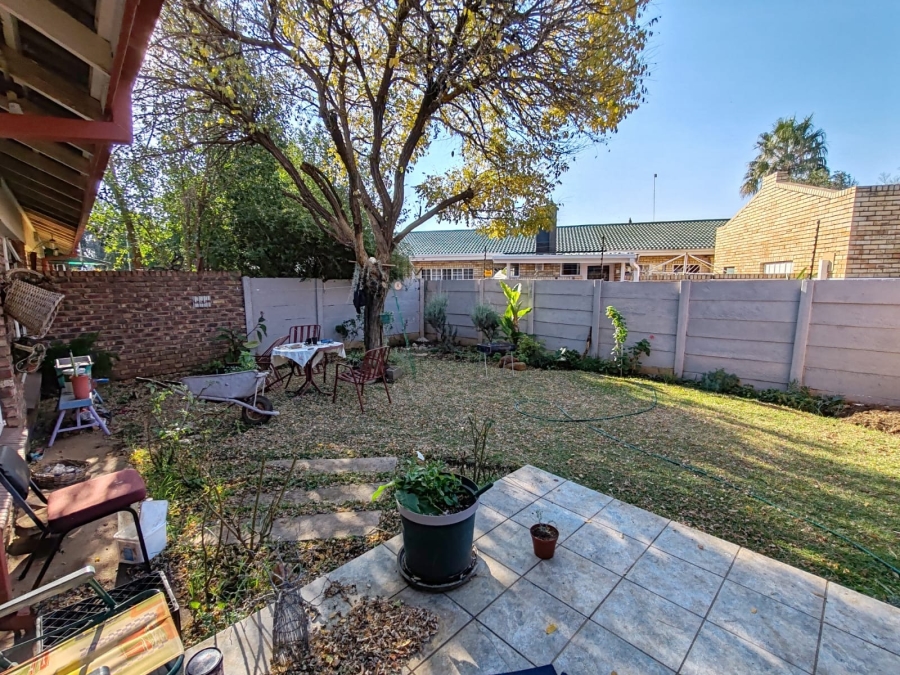 2 Bedroom Property for Sale in Kannoniers Park North West